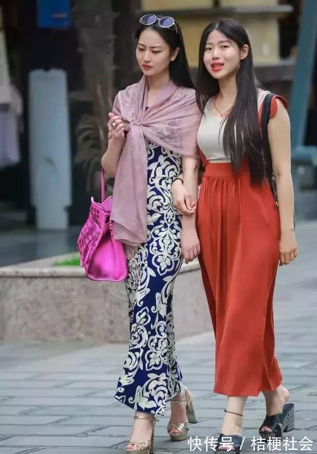 碎花裙子 碎花裙子,所爱隔山海,只不过穿了一个青花瓷