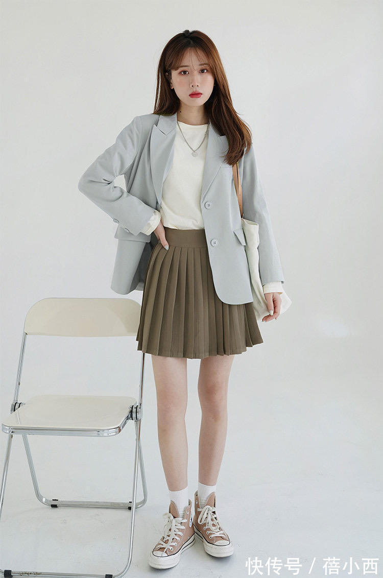 西装外套|“西装”才是永不过时的秋季单品,get这些穿衣技巧,谁穿谁时髦