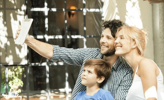 枕头|孩子一觉醒来变“脑瘫”,只因在枕头下塞了这个,爸妈别大意