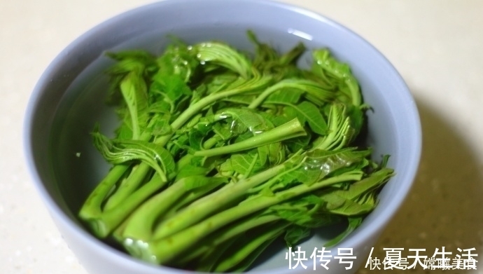 亚硝酸盐|两种食材简单炒一炒,5分钟做出春天独有的味道,错过就要等来年