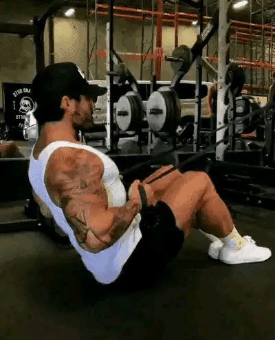 肌肉|背部增肌真的难练吗这4个动作，帮你练出真正雄壮的背部肌群