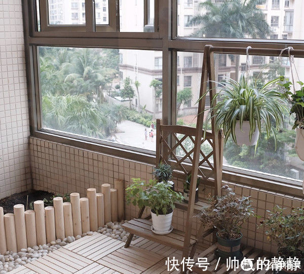 小喜|这对夫妻太有远见,把次卧和客厅打通,清爽开阔,日子过得简单舒适