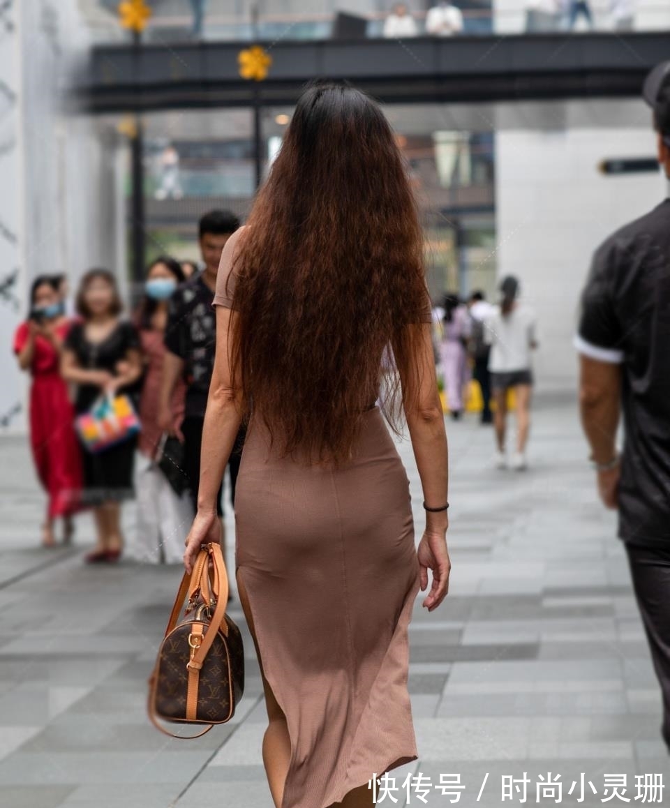 裙子 夏季少不了的莫代尔裙，清爽雅致又显曼妙身姿，成熟美丽就这么穿