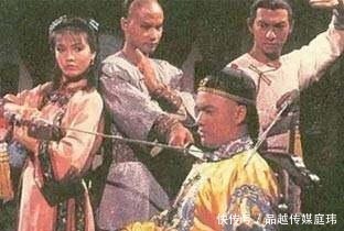 当即|皇帝非将皇位让给将军，将军不愿意，皇帝说我太胖，将军当即答应