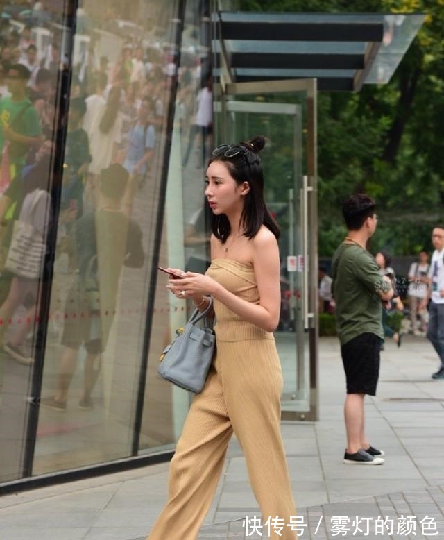 穿搭 精致的印花打底裤穿搭,兼具优雅与舒适,清新可人!