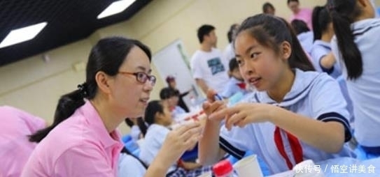 小学|小学女厕出现月经提示牌，引家长反感：“全校都知道我女儿隐私”