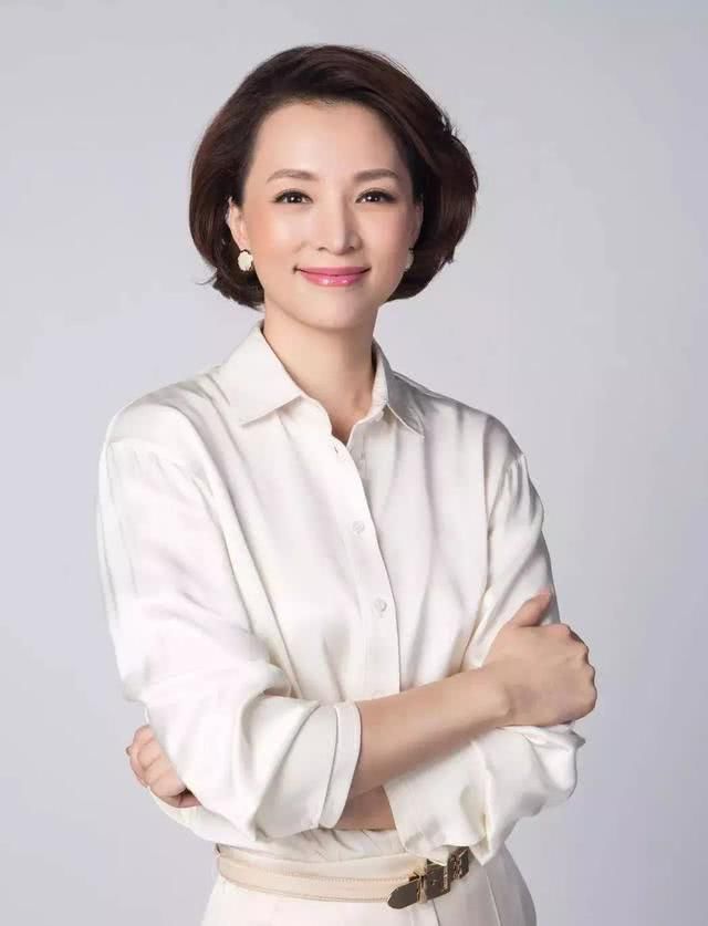 中国诗词大会@主持“一姐”董卿的书法不赖,行书洒脱,刚劲有力,颠覆你的审美