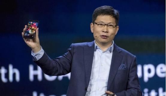 华为|余承东:麒麟9000略胜A14一筹!果粉纷纷炸锅:华为不可能超越苹果!