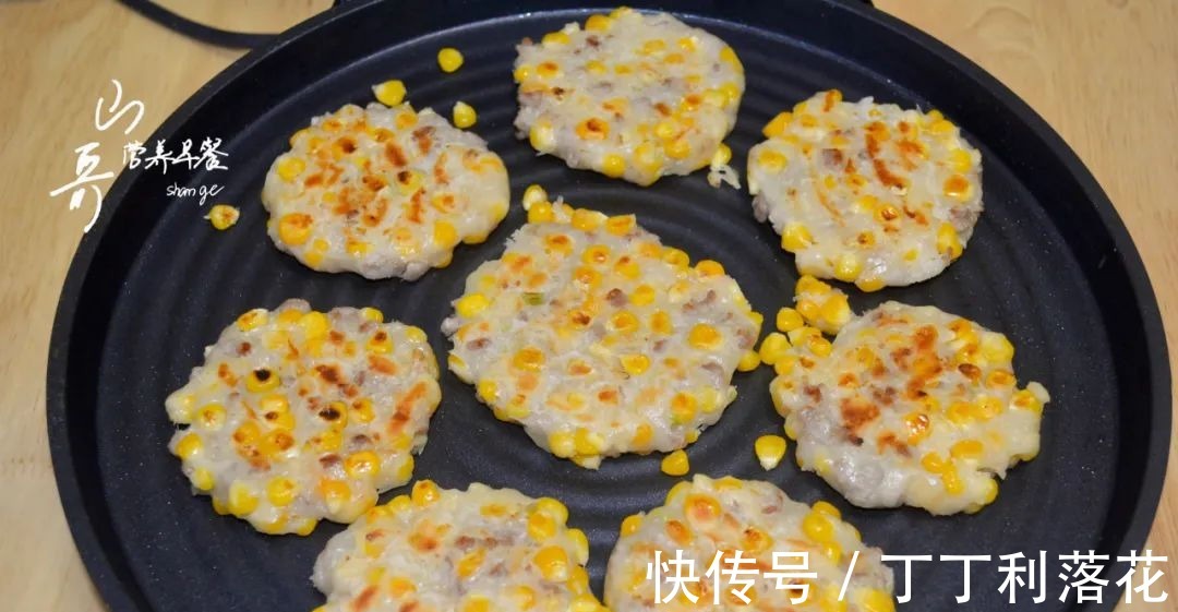 跟着我一起|玉米早餐饼简单的新做法，饱腹抗饿好吃不发胖，减脂塑身就吃！