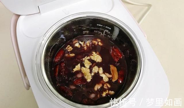 睡眠质量|5种红色食材熬成粥,营养滋补,很适合秋天喝的一道甜粥