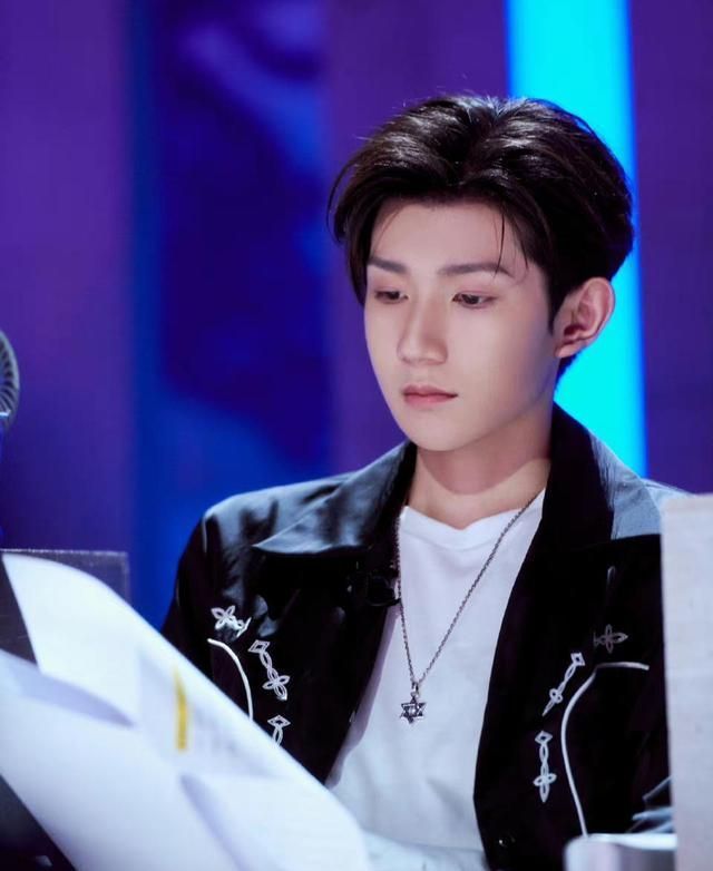 选手|吃货的最高境界!王源以食物类比金曲翻唱,选手的表情亮了