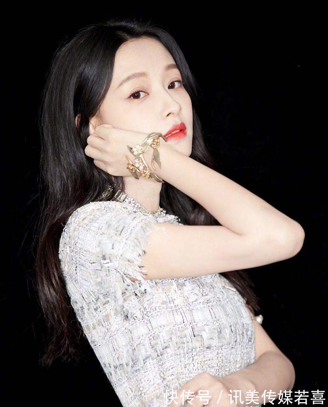 首饰|女人戴“手镯”还是“手表”好看？三个理由告诉你，戴错很尴尬！