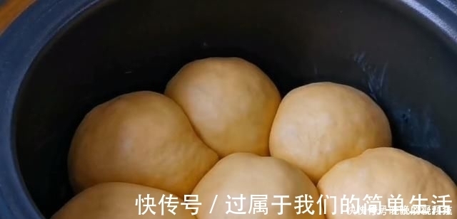 吃肉|面粉别蒸馒头了，加2个西红柿，不用蒸不用烙，出锅比吃肉还香