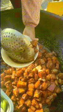 |搞笑gif:对于这种长着虎牙的妹子没有一点抵抗力,哈哈哈