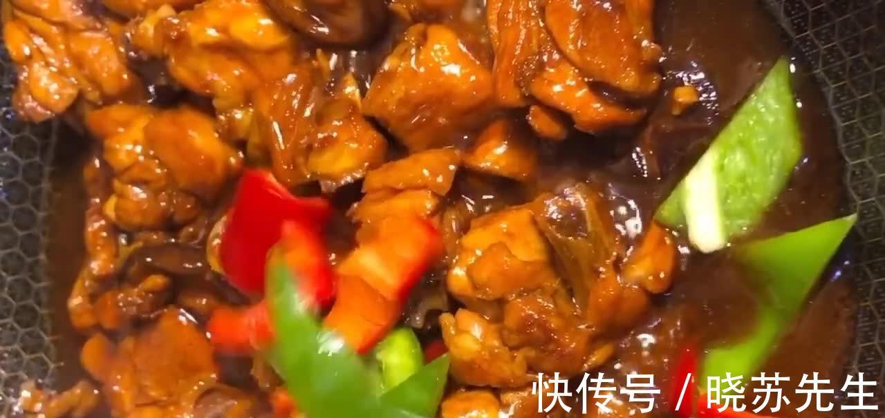 把香菇和鸡肉放在一起烧,兼具“香”和“鲜”,简单几步就搞定!