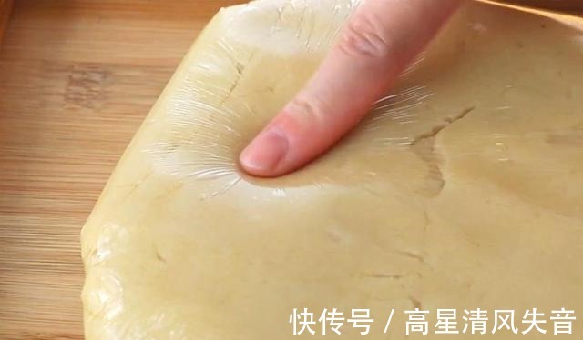 月饼|中秋节,不用烤箱,家里有平底锅就行!金黄香酥,不比买的差!