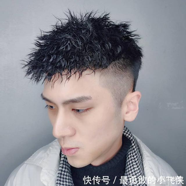 天热发型不要只会“剃光”,男士留这些时尚造型,看着就很帅气