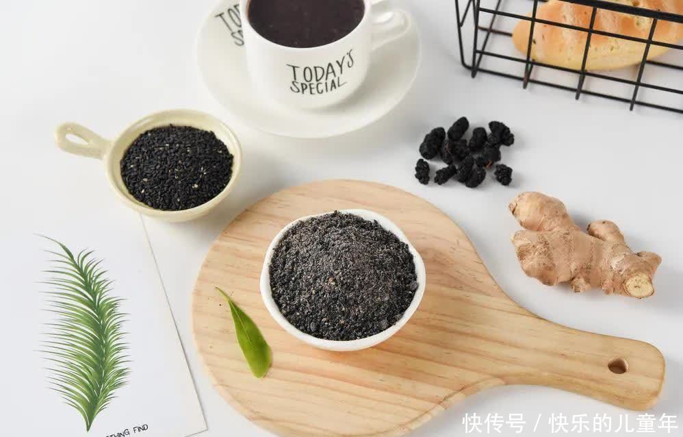 睡前顺手做1件事,养肾助眠比泡脚还管用!简单几分钟全身都受益