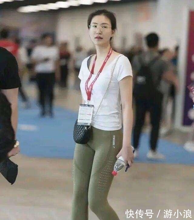 高跟鞋 姣好的容颜搭配一条温柔的瑜伽裤,把身姿的美感放大,简约优美