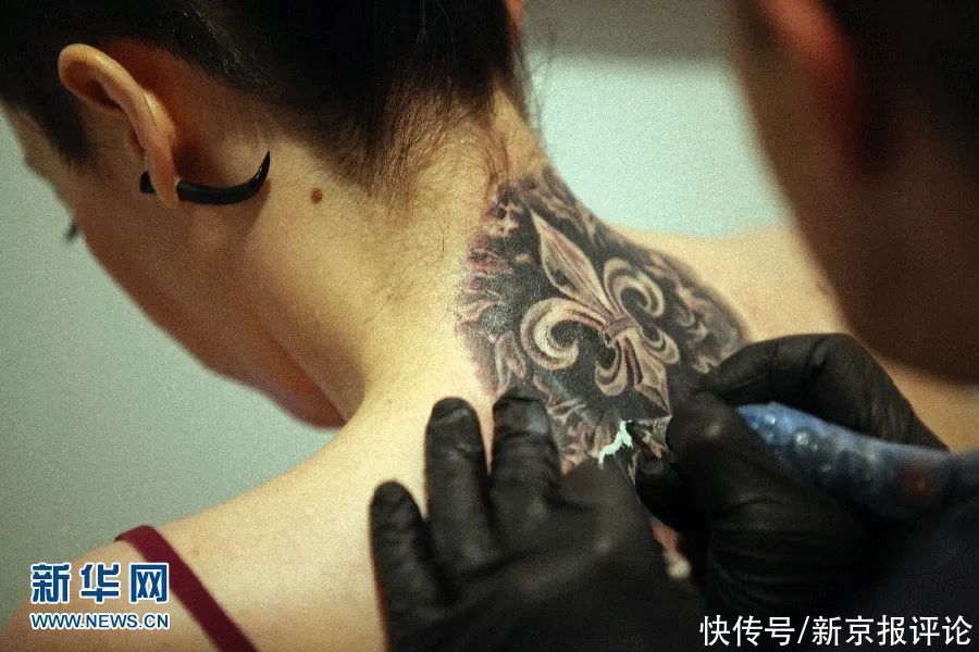新京报快评|防止未成年人跟风文身，不能全凭文身师自我约束 | 新京报