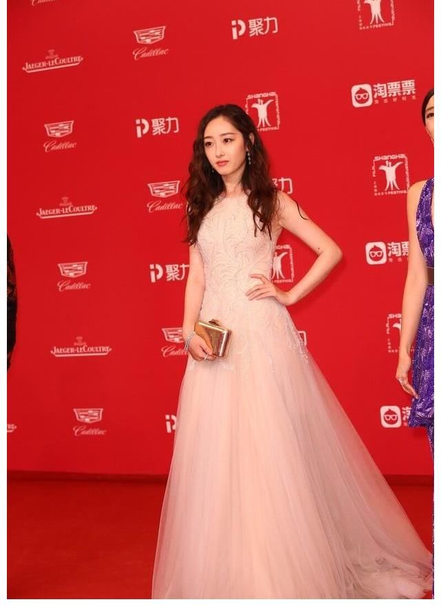 得罪導(dǎo)演節(jié)目遭一剪沒(méi)，背負(fù)千萬(wàn)解約罰單，蔣夢(mèng)婕訴苦為何無(wú)人理