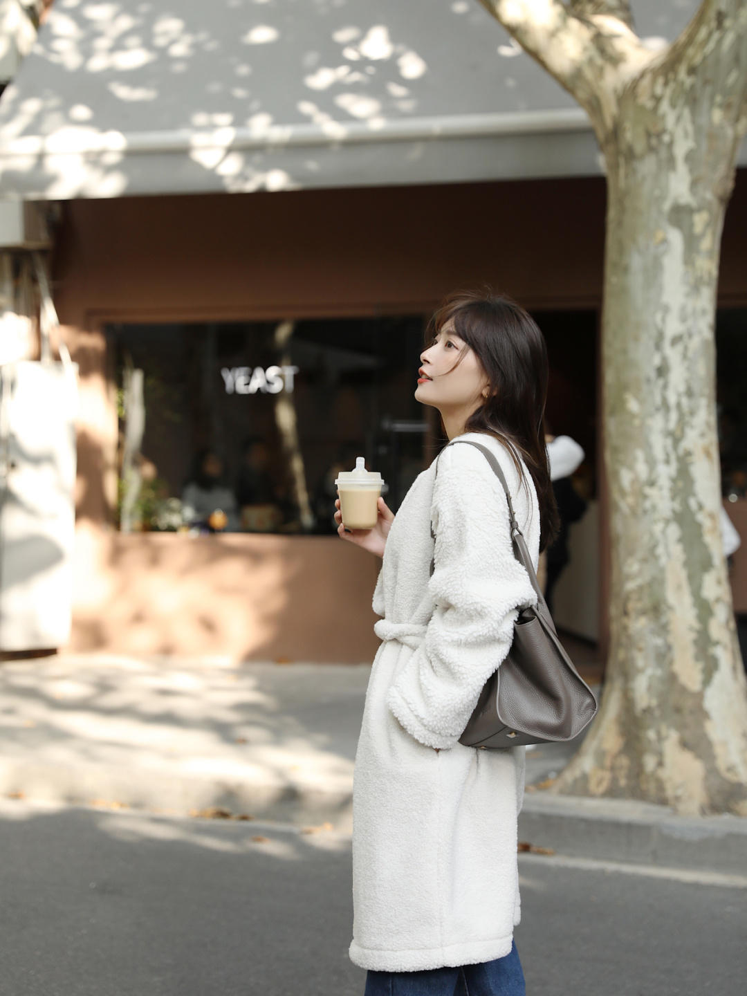 外套 暖和舒适的羊羔绒外套你get了吗?白色温柔大气,穿出软糯糯感