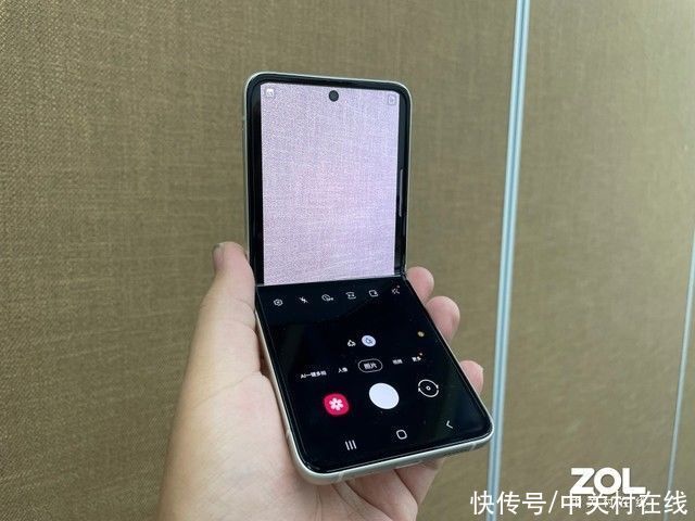 屏幕|小巧又精致！三星Galaxy Z Flip3 5G上手体验