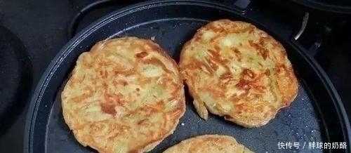 早餐饼|一个茄子，两个鸡蛋，不蒸，不炒，不用一滴水，十分钟搞定早餐