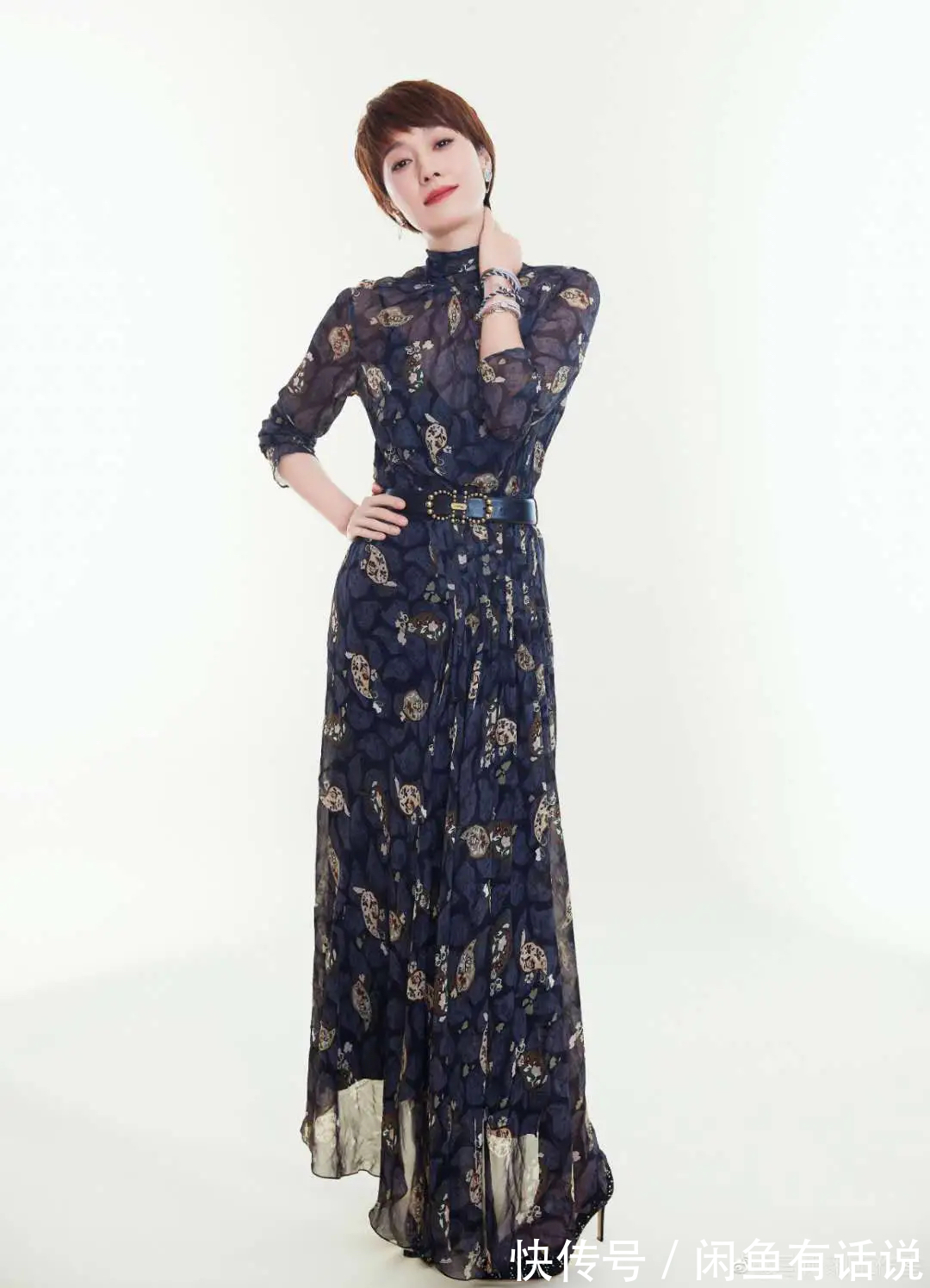 皮裙|马伊琍瘦了就任性,这么紧身的皮裙也敢穿,“挤”太满看着不太美