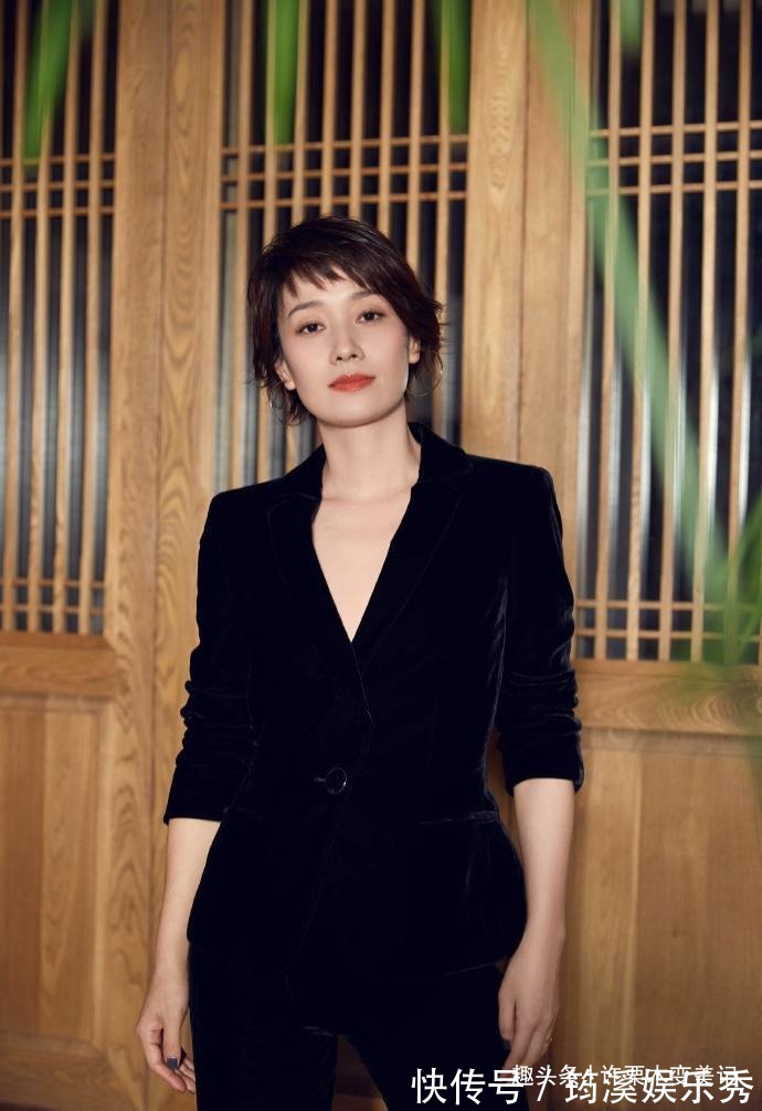 锁骨 奔五的女人尽量别留长发、烫卷发,推荐这5款发型,太减龄了