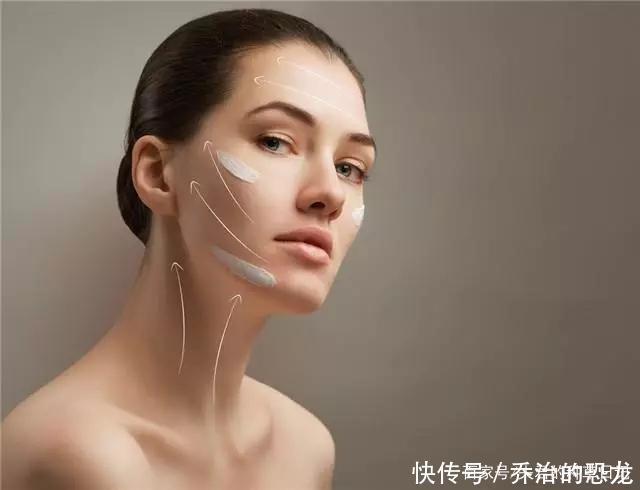 为什么要先涂乳液,再擦爽肤水美容师说出了实情,还好我没跟风