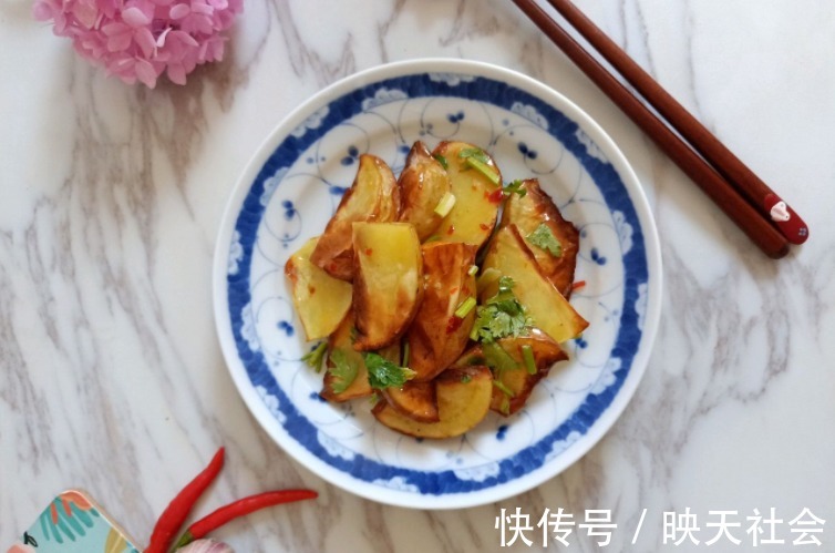 孩子|土豆的新吃法，上桌就被抢光，外酥里软，孩子很喜欢