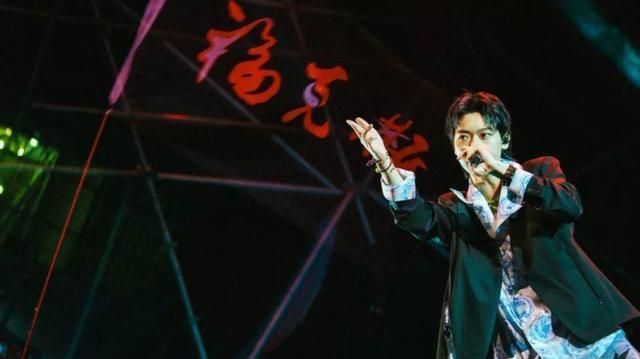 昔日好友彻底翻脸,活死人新歌DISS福克斯,说唱圈也难逃利益二字