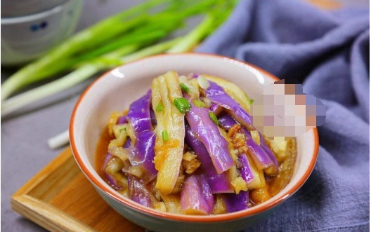 茄子这样做,没放油,吃着清爽美味,还有蒸茄子不变色的妙招