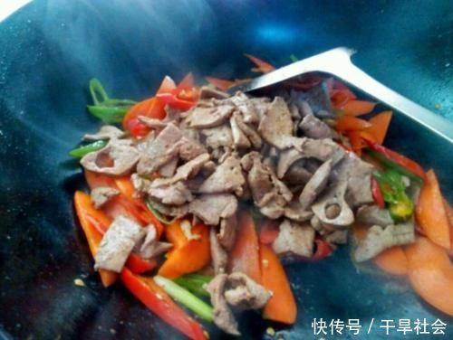 夏天，宁可少吃猪肉，也要多吃此菜，气血足了，双眼也明亮了