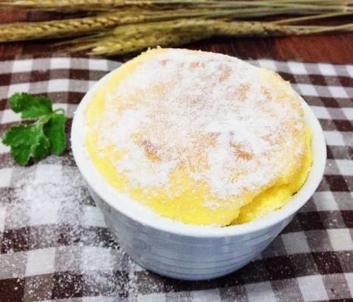 吃进嘴里像冰淇淋的蛋糕，细腻，入口即化