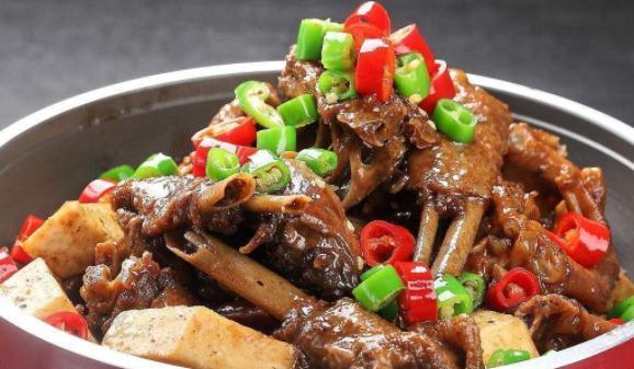 红烧鹅|老人身体不抗冻受凉容易感冒,多吃滋补菜,补虚御寒预防感冒