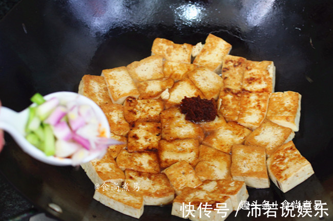 豆腐不用酿肉，这款做法很简单，外酥里嫩，汁鲜入味很下饭！