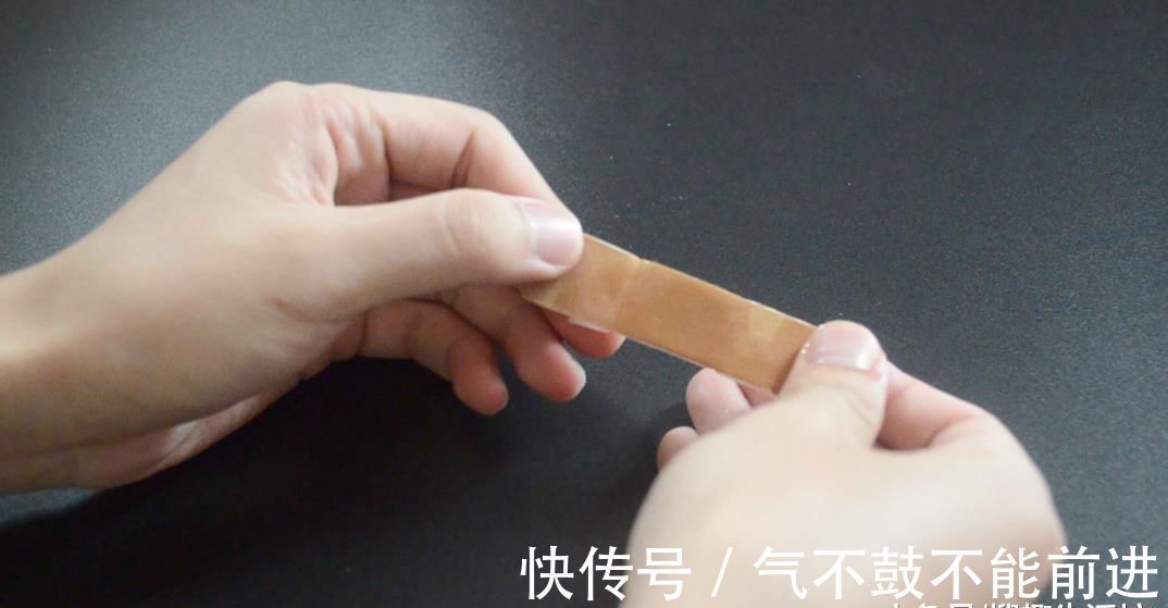 创可贴|创可贴贴在眼镜上太厉害了, 解决了很多人的困扰, 看完赶紧去试试