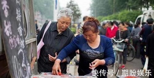 孩子|“中国姥姥”的一天,带娃做家务从早忙到晚,网友:比我上班还累