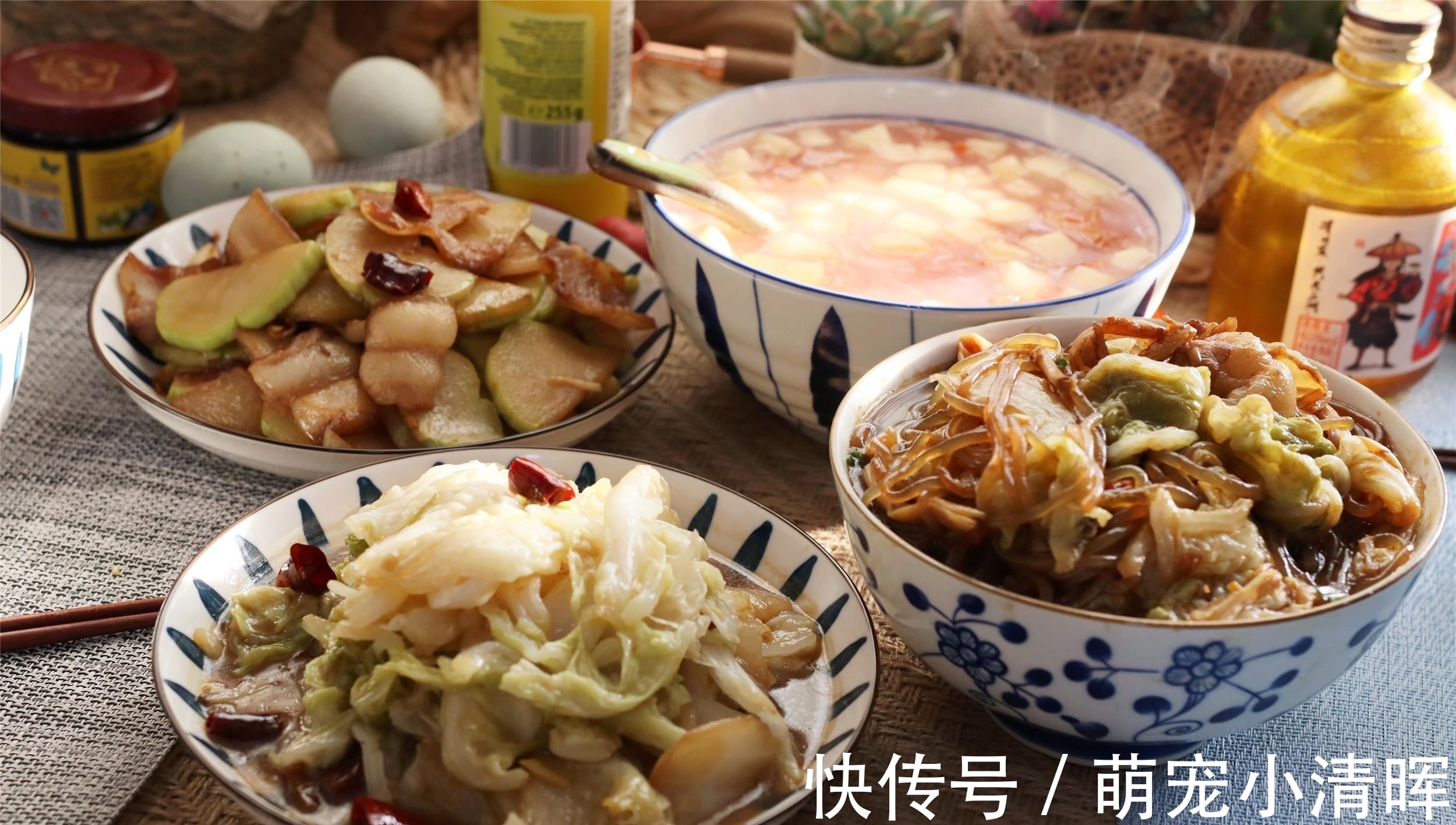 河南|河南一家四口晒午餐,3菜1汤不到20块钱,网友:真会过日子