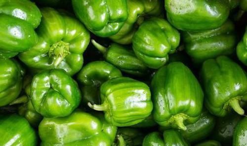 买青椒时,如何区分辣的和不辣的教你几招,以后别再选错了