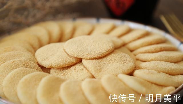 糯米粉这样做太好吃了，不揉面不发面，蒸一蒸就上桌，孩子爱吃