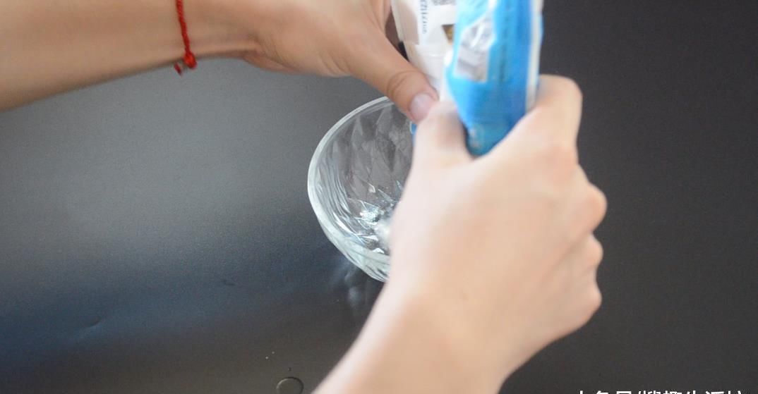 小苏打|不管马桶多黄多脏, 只需倒一碗它进去, 马桶一冲立马变干净