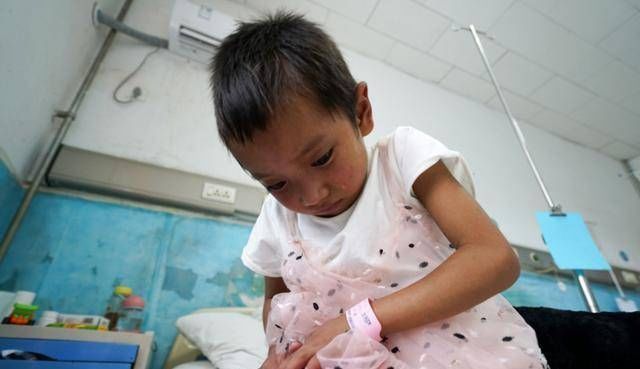 速食|4岁女童不再长高,比“垃圾”还脏的零食,多数孩子都在吃