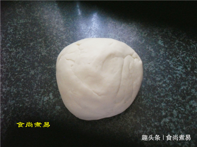 此款馅饼超简单，不用酵母，不用烫面，香软有嚼劲，百吃不腻