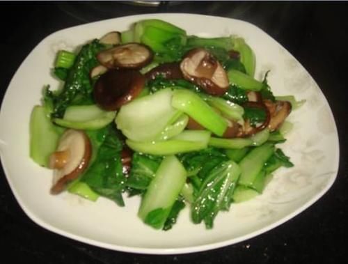 美食优选：馍花麦饭，酸辣爆炒鱿鱼， 手撕茄子，清炒香菇上海青的做法