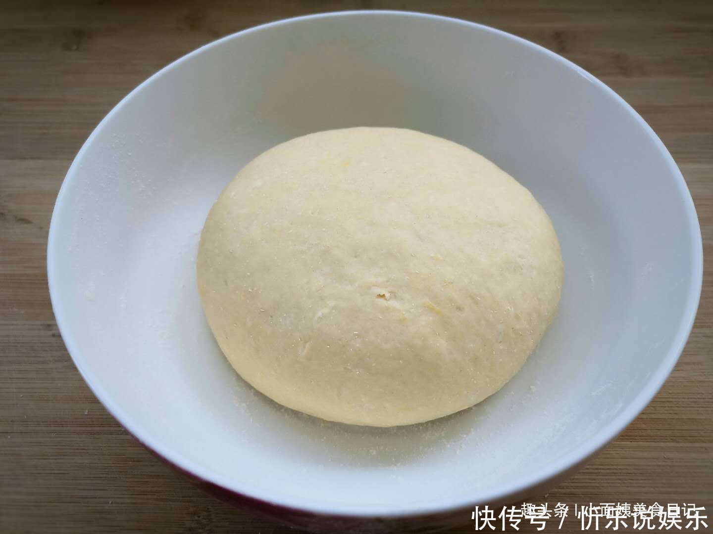 炸油条用泡打粉、小苏打全错,油条店老板教你正确做法,金黄酥脆