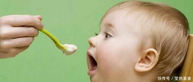 宝宝|培养宝宝自己吃饭妈妈们牢记这几个小窍门,宝宝吃饭不再难