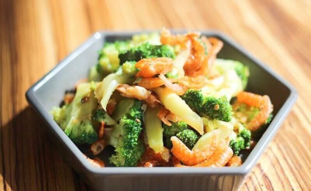 满分|总嫌炒西兰花味道太寡淡原来调料没放对,这么做,美味指数满分